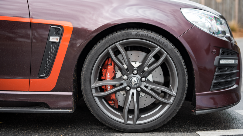 Illustration for article titled This Ludicrous 750 HP Walkinshaw Holden HSV Commodore Was Australia In Car Form